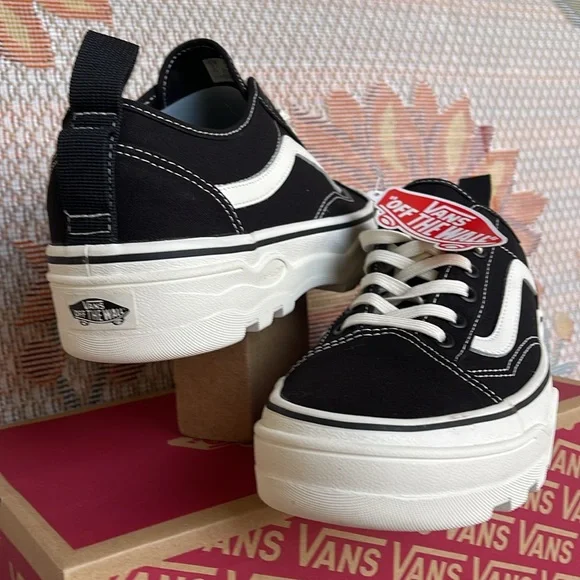 Vans Men’s Sentry Old Skool (Canvas) Black/MarshmallowVN0A5KR3VQESneakers